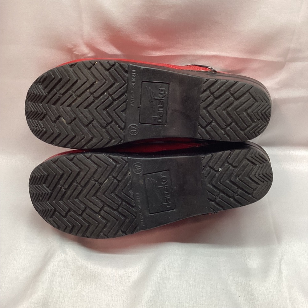 Dansko Professional Red Patent Leather Clogs Womens 37 US6.5 Classic Comfort - Picture 7 of 7